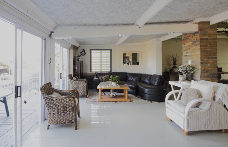 3 Bedroom Property for Sale in Wavecrest Eastern Cape